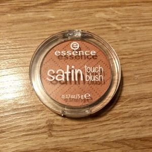 Essence Satin Coral Blush